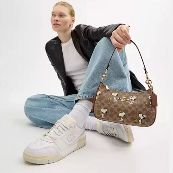 LAST ONE ❤️ NWT ❤️ Coach X Peanuts Teri Shoulder Bag In Signature Canvas Snoopy - Picture 6 of 12
